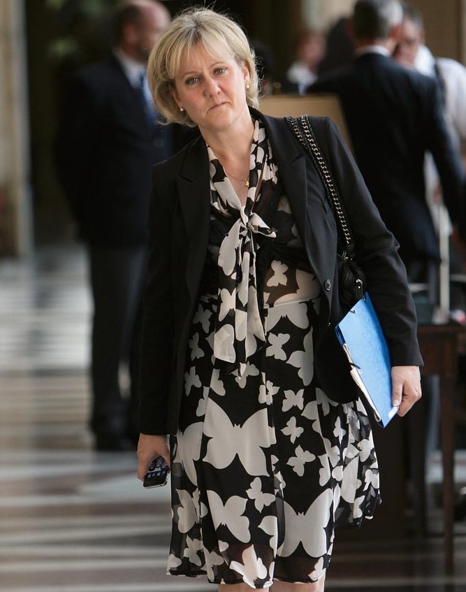THREAD : Nadine Morano as a paillasson 
