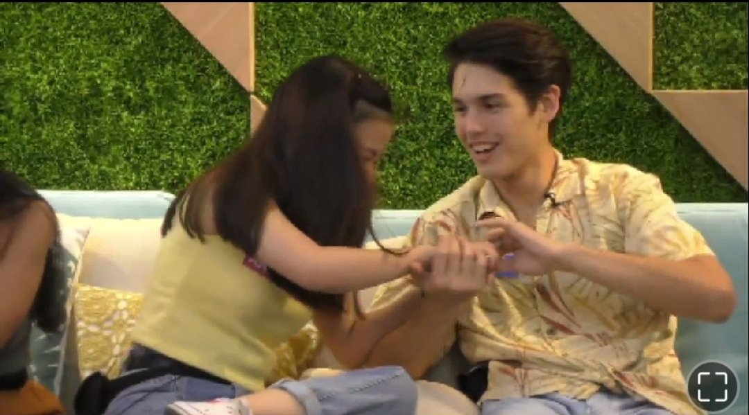 TitaofKoDrea's tweet photo. Yung totoo, umamin nga kung sino sa kapamilya natin sa KD ang anak ng PBB Staff/Crew. Kakampi natin controller tonight. Hihi
Ang saya-saya! 

#KoDrea | KoDrea
Kobie | Andrea https://t.co/FSw7z9Kdyf