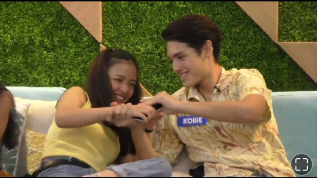 TitaofKoDrea's tweet photo. Yung totoo, umamin nga kung sino sa kapamilya natin sa KD ang anak ng PBB Staff/Crew. Kakampi natin controller tonight. Hihi
Ang saya-saya! 

#KoDrea | KoDrea
Kobie | Andrea https://t.co/FSw7z9Kdyf