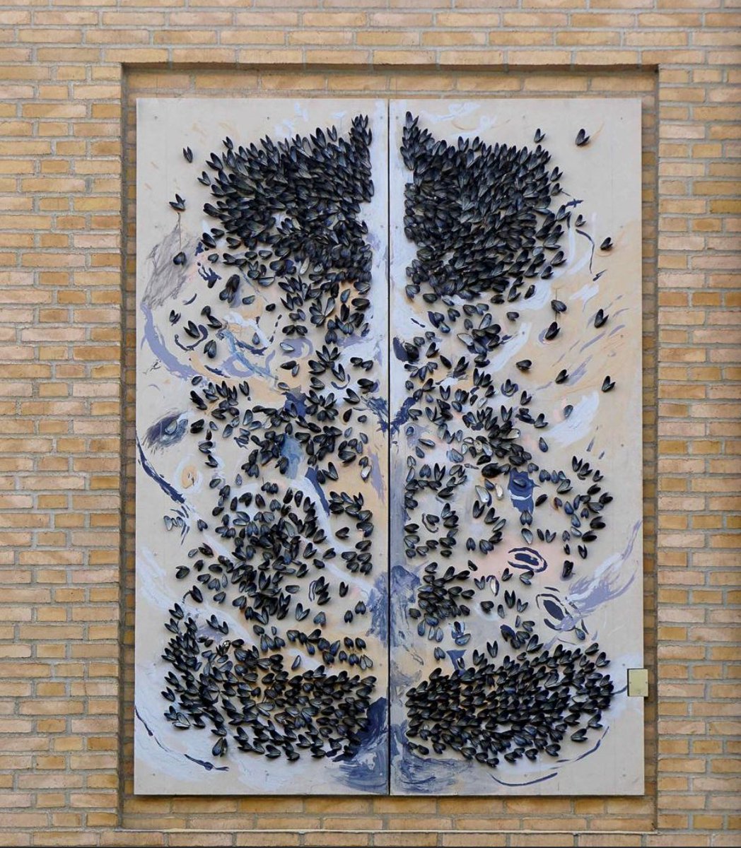 art_holbk's tweet photo. Holbæk Art er klar til at belyse endnu tre værker!
Caged Flowers af Martin Aagaard Hansen.
Free Confetti af Mette Winckelmann.
Og så arbejdes der på et tredje værk, som muligvis bliver Ballad of Living and Dying af Astrid Svangren.
Læs mere her: https://t.co/jCuJj4fgCq https://t.co/XtUzSfh9qM