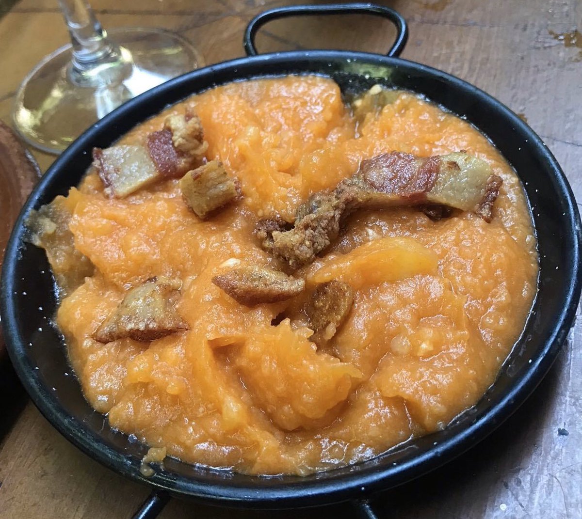 DonKijotenaa's tweet photo. No me digas el nombre de tu pueblo o ciudad. Dímelo con un plato típico.
Empiezo yo... https://t.co/ZjdxOYVeHB