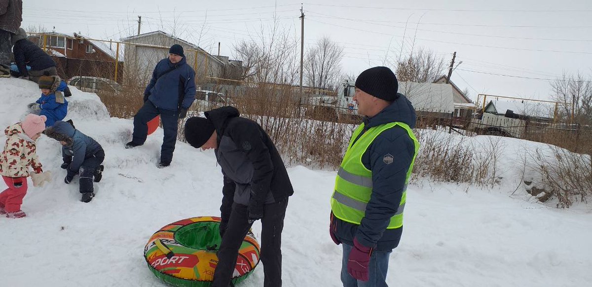 KuznetsovaVosk's tweet photo. Подошла к концу первая,в новом году,учебная неделя в очном режиме.Были подведены итоги новогодних конкурсов РДШ,где наши ребята получили много призовых мест https://t.co/mHYj0rtuw6! Прошла спартакиада по зимним видам спорта и конечно мы не забываем про ПДД и родительские патрули! https://t.co/MVp8EpX43h