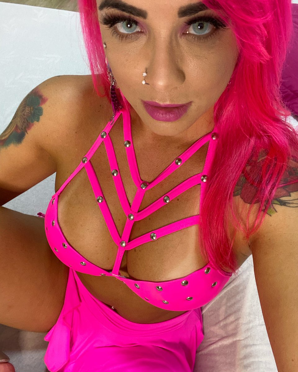 deborafantine's tweet photo. Hoje eu acordei tão linda que quando fui bocejar, miei. Kkkkk Bom dia seus lindos, ótima sexta feira a todos. Vibrações e pensamentos positivos,sempre atrai coisas positivas. Bora família pq hoje é dia de brilhar 🥰 https://t.co/hQIwcrMttb