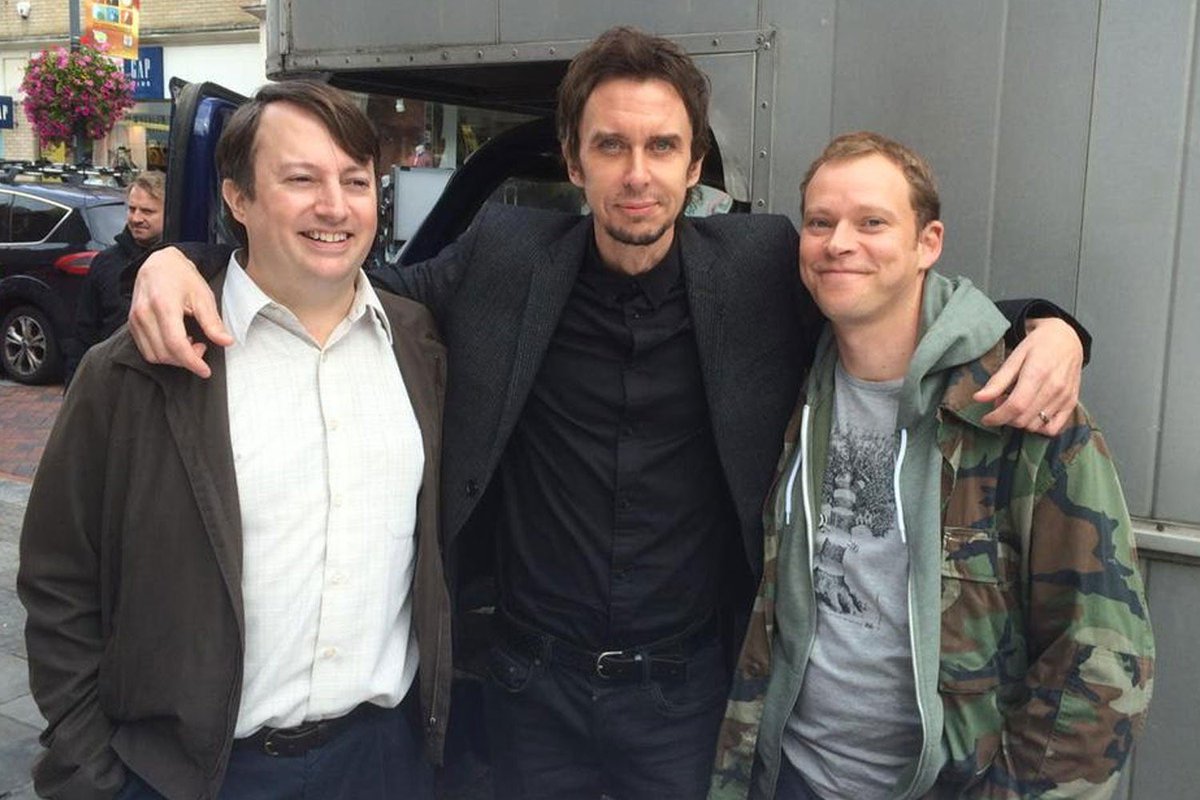 DobbyClub06's tweet photo. What’s the name of this Indie band? https://t.co/uwFdnu8cKB