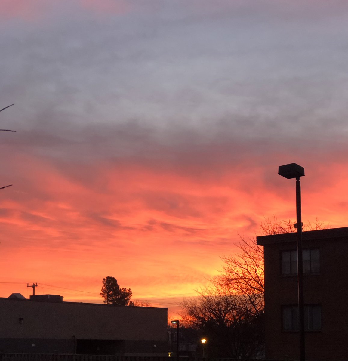 am_branch's tweet photo. How can you hate winter with a sunrise like this?! @capitalweather #nofilterneeded https://t.co/Y6qlifJ2VX