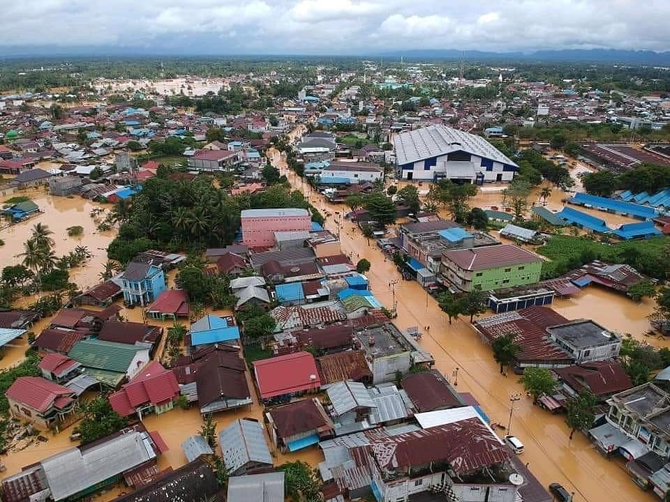 triviaze's tweet photo. Sending my prayers to everyone in South Kalimantan who affected by the flood. Hope the flood will receded soon and no more lose that they would face. Wishing everyone strength and stay safe🙏
#PrayforKalSel #KalselJugaIndonesia https://t.co/EozX9qBMcz