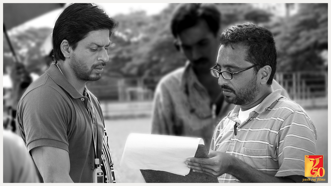 #ShahRukhKhan and director #ShimitAmin during the shoot of the iconic film #ChakDeIndia | #YRF50 | #AdityaChopra
