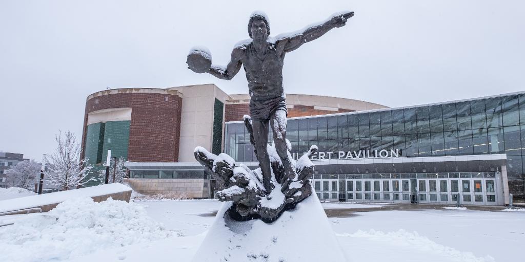 michiganstateu's tweet photo. Campus looks magical. ✨ #MSUView https://t.co/woffbu7GD8