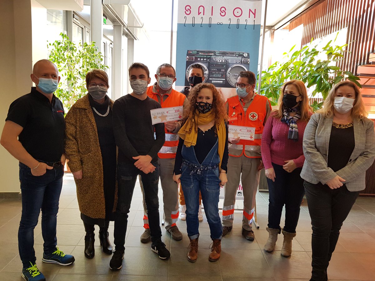 Quel plaisir de savoir que la solidarité, l’entraide et la générosité existent toujours. En effet, l’Unité Locale de la <a href="/CroixRouge/">Croix-Rouge fr</a> a fait un don de 500 euros à deux artistes locaux. <a href="/FloBauerOff/">Flo Bauer Officiel</a> #marikala #flobauer #don #artistes #generosite #solidarite #riverhin #village-neuf