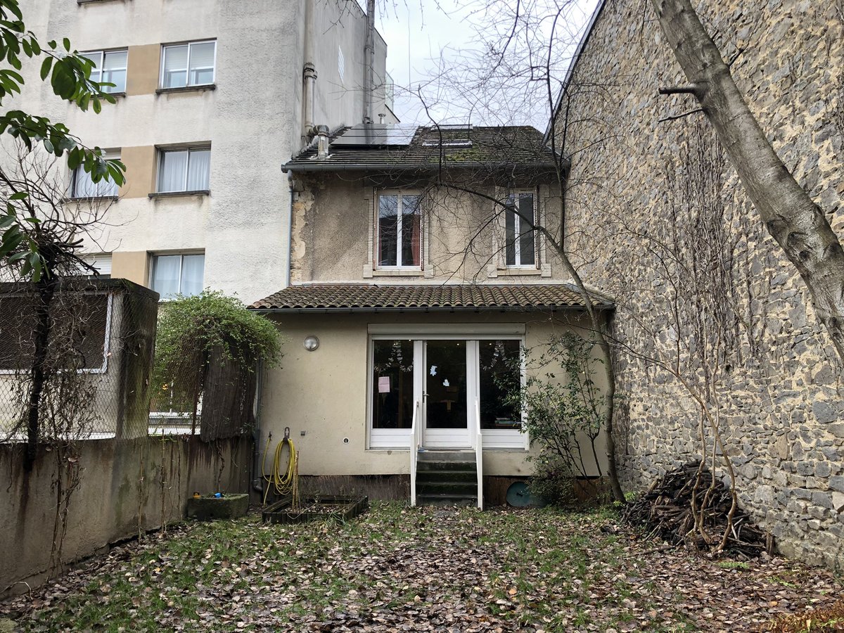 nthierry's tweet photo. [Solution innovante] 
ici une maison partiellement autonome en énergie grâce à une combinaison panneaux photovoltaïques et batteries au sel, distribuée par #ElSmartGrid, une entreprise de #HauteVienne 
#SmartCity #NT2021 #TransitionEnergétique https://t.co/A22U9r4oX0