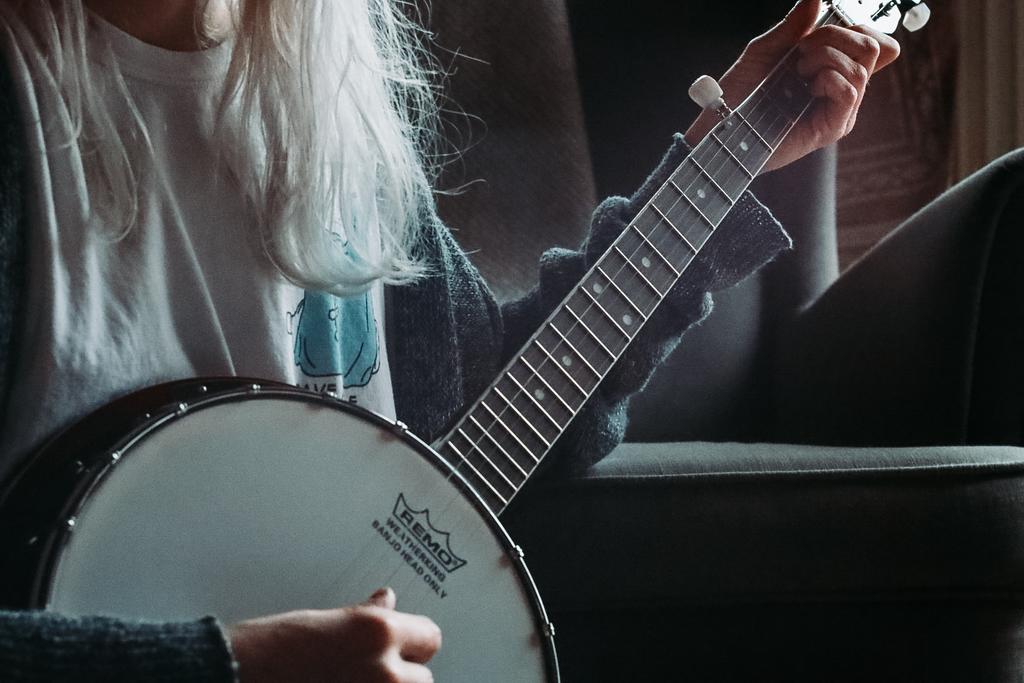 I bought me a banjo! 
Because why the fuck not!!!
Yep. Banjo time. https://t.co/6cTYfYSz1L