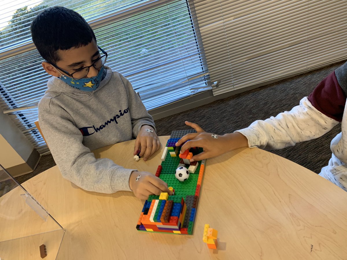 thegoodread's tweet photo. Our #stembrary was on π₯ today as we read #Pele, KING OF #SOCCER and then completed 3 levels of #lego challenges! Even got to play a few β½οΈ games! #legomastereducator #STEMeducation @CarrollColts #goal https://t.co/2MAkVxWmCc