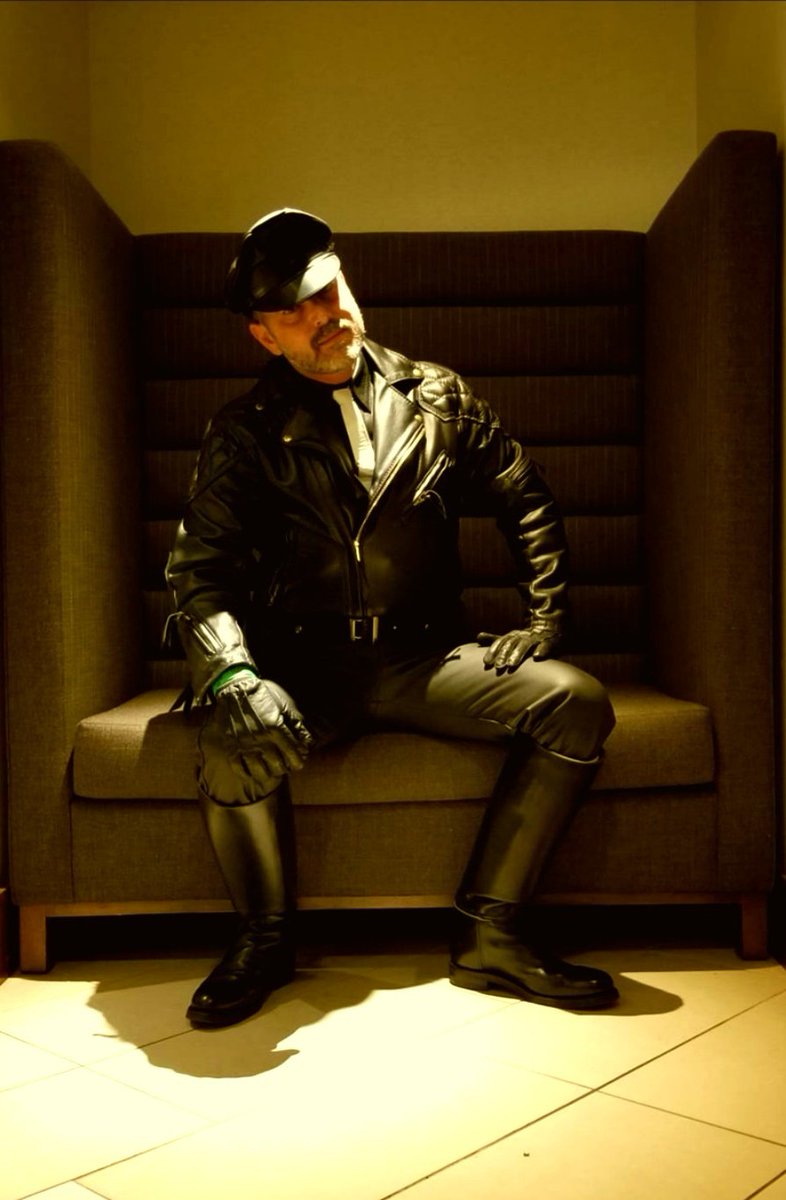 Intent2Capture's tweet photo. Happy International #Fetish day! Jacket #Langlitz. #muircap, #leathergloves, #leathertie &amp; #breeches @MrSLeather. Dress Patrol Boots #Dehners.  #MAL2020 #leatherman #leathermen #gayleather #fullleather #leatheruniform #leatherfetish #bootfetish #glovefetish #bluf #MAL2022 https://t.co/hFZ2GN13p7