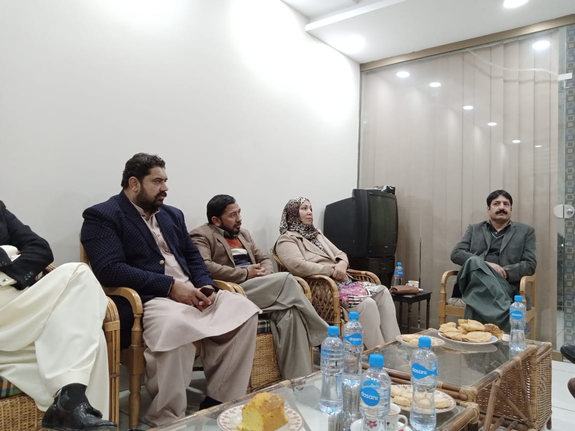 MehrKamran11's tweet photo. پاکستان تحریک انصاف میٹروپولیٹن راولپنڈی کےصدر کی میٹنگ لیبر ونگ کے صدر راجہ ناصر کیانی کے آفس میں
#Labouerwing
#walfairwing
#womanwing
#trederwing
#sportescultuewing
#motherwing
#ptimetropolitanrwp
@SaifullahNyazee 
@MalikWa83980804 
@PTIofficial 
@PakPMO https://t.co/jWLEAGx9t1