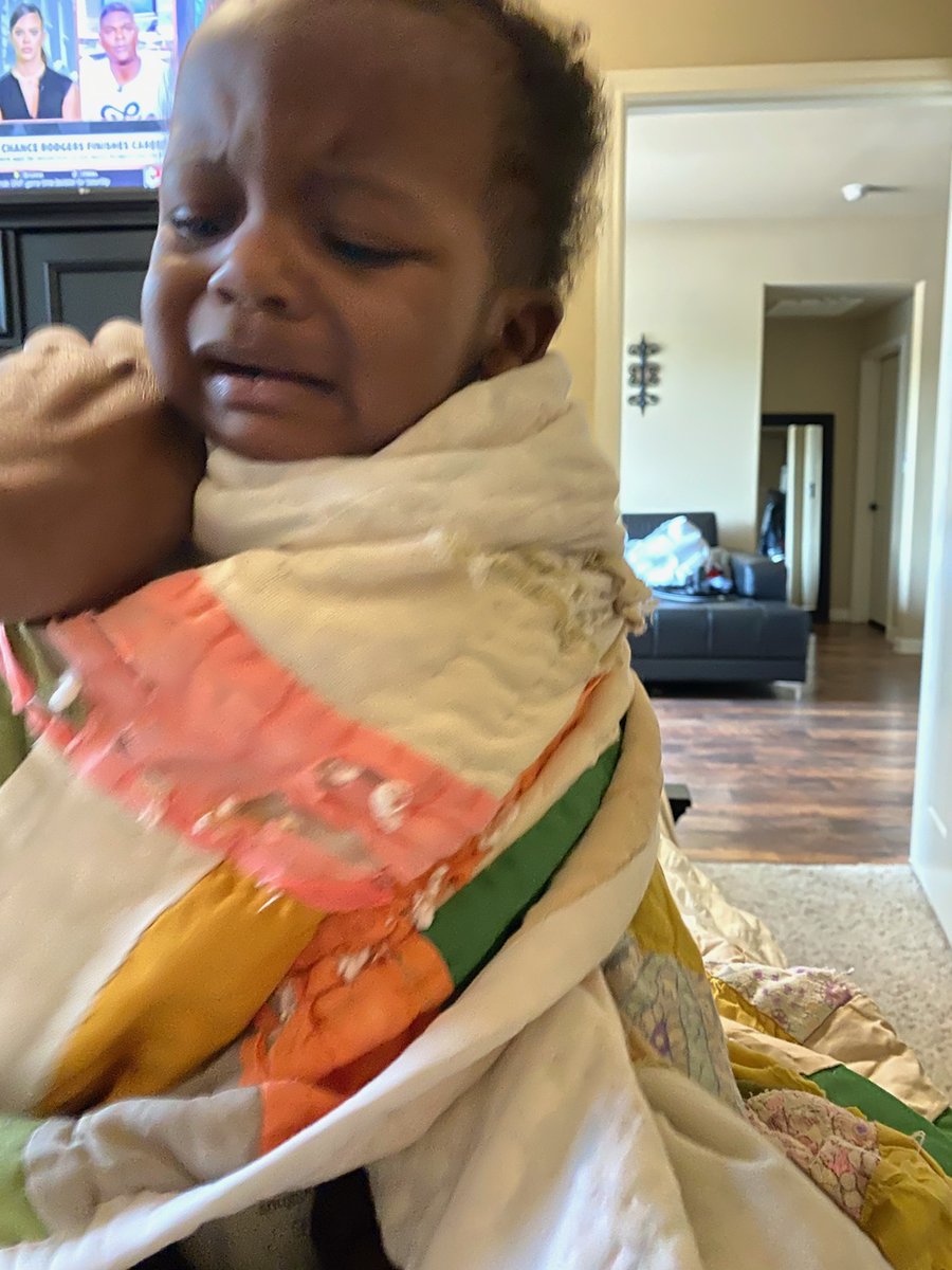 CandyRPorter's tweet photo. @SouthwestAir 1. This is Momma's face without date night.
2. It's cold here in Texas.
3. Mommy can't go to the restroom by herself anymore. 🤦🏾‍♀️🤣 https://t.co/1WR6gCAGVZ