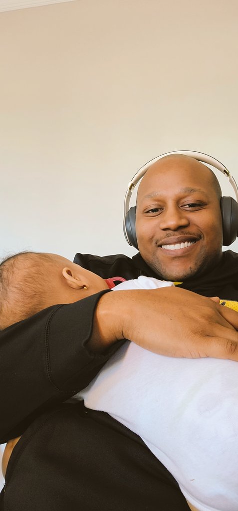 SisoNtuli's tweet photo. How I'm currently handling my Friday reviews and retros. 😂🤣😂
#Dadlife #GirlDad #ActiveDoodie #VeteranDiaperChanger #EnjoyTheMoments #LifeIsASeriesOfMoments https://t.co/EHf4QOPPXP