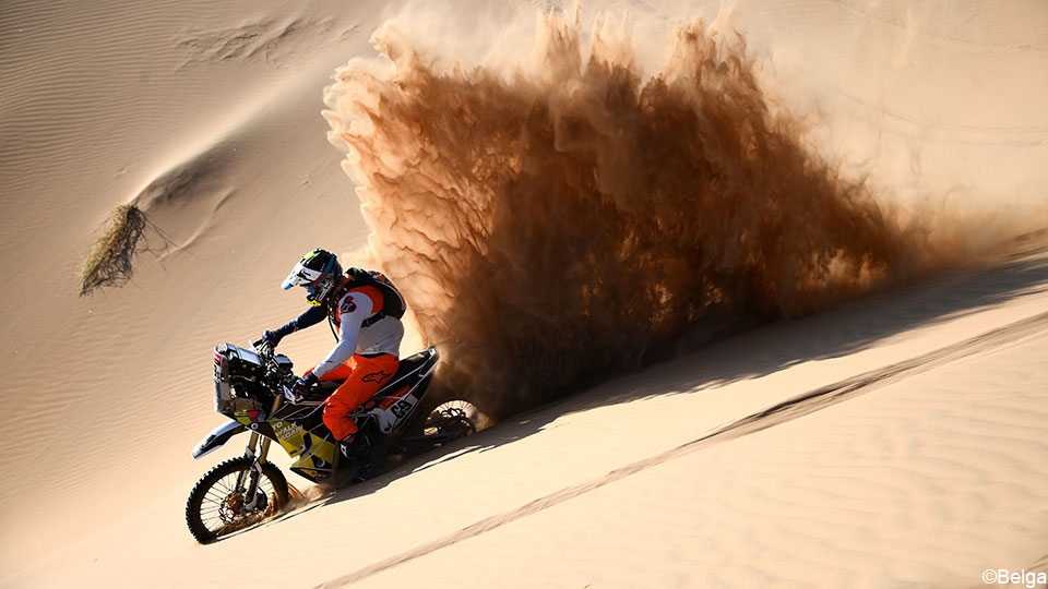 sporza's tweet photo. Walter Roelants (60) finisht Dakar voor zoon Joël en To Walk Again: "Wel 30 keer man met de zeis gezien"
https://t.co/pEJMHfk1FS
#Dakar2021 #ToWalkAgain https://t.co/04sKiUmmZF