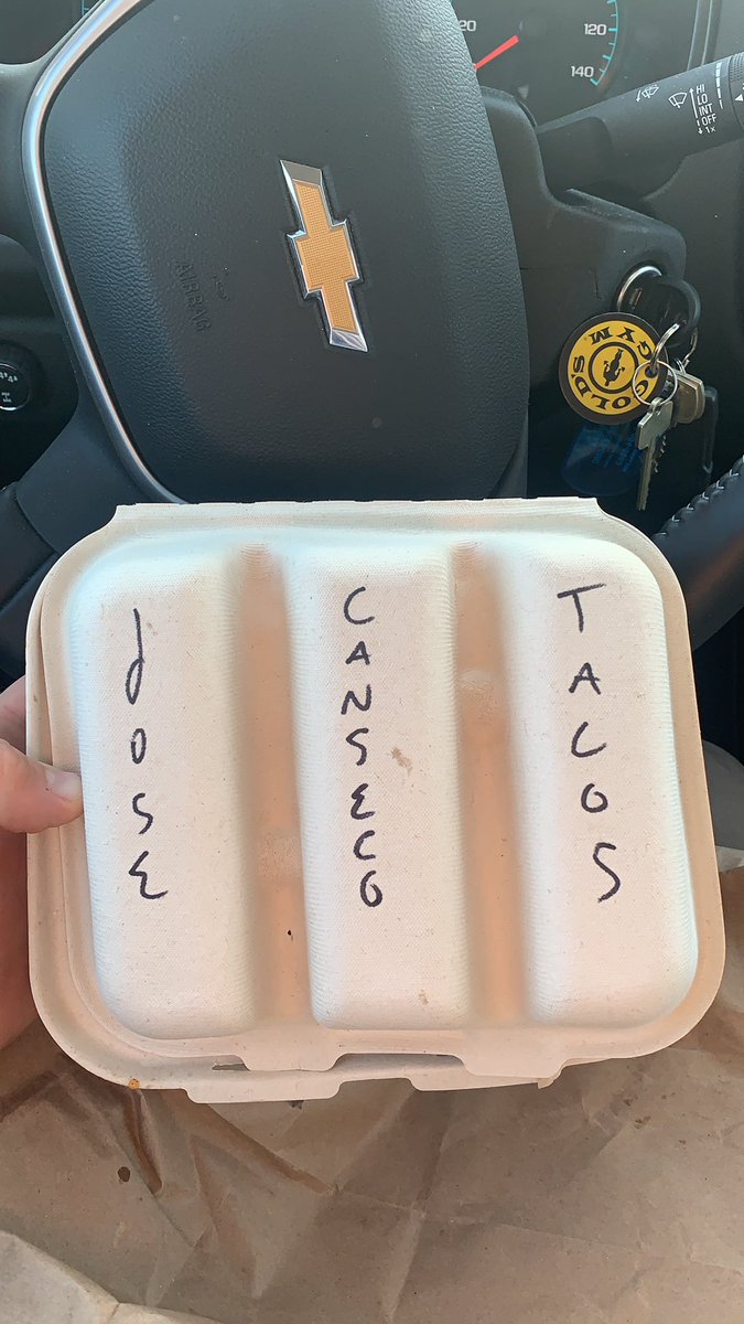 Nas_Ti's tweet photo. Seconds away from discarding the box that contained fuego #Tacorita taco’s, when I see Canseco’s hype man @whitetxc taunting me. https://t.co/xpl0szhh4V