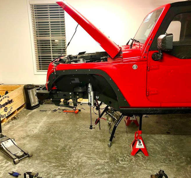 spicerparts's tweet photo. Daven Rogers has been hard at work on his #Jeep Wrangler JKU, and the #UltimateDana44 axle install looks great! To find the #ud44 and more for your Jeep model, visit the link: https://t.co/IUUkUSPXCS 
#teamspicer #danaperformance #jeepwrangler https://t.co/6eP6zpBasZ