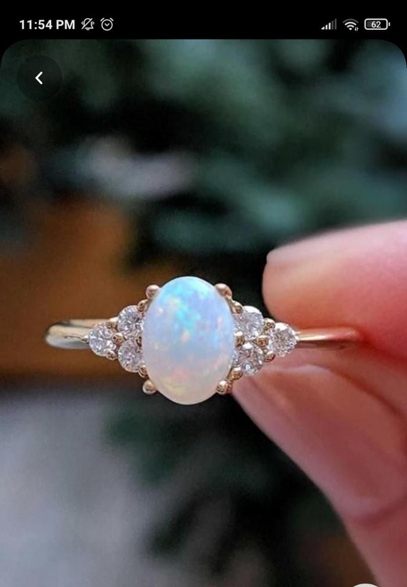 Amigos de twitter necesito su ayuda para encontrar un anillo igual o parecido a este es MUY importante o por lo menos saber como buscarlo 😭