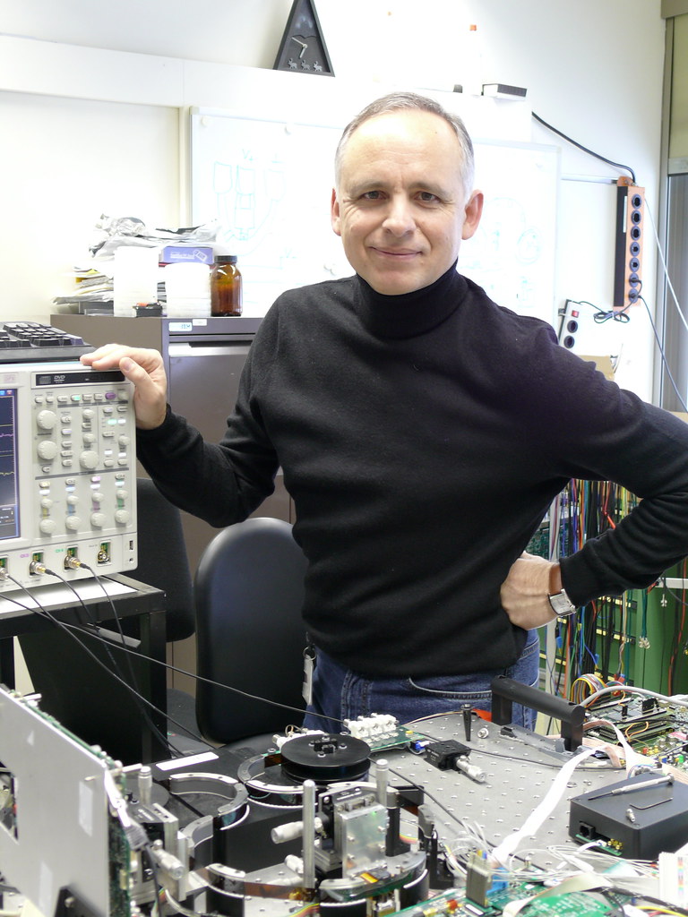 hipeac's tweet image. ‘It’s not that often that you get involved in developing and nurturing a new computing paradigm’

#HiPEAC21 keynote Evangelos Eleftheriou of @IBMResearch talks in-memory computing for #AI applications

⏰14:00 CET, 18 Jan

bit.ly/HIPEAC21_EE_in…