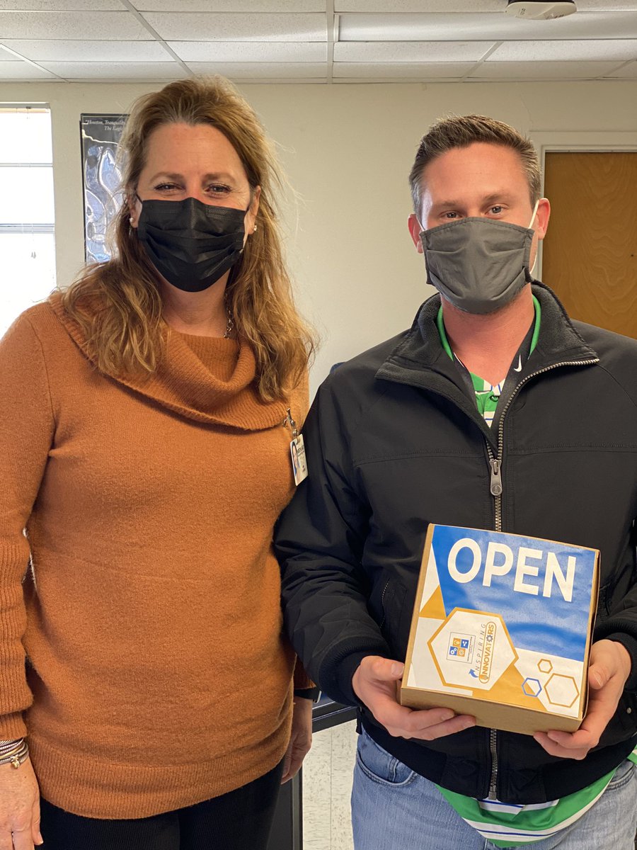 SAtechieteacher's tweet photo. Nothing like getting a special delivery from your Principal and ITS! I’m so excited for you to be a part of this Inspiring Innovators movement! @MrLynch210 @ann_karrer #NEISDinnovators #neisditech https://t.co/8ghJoUyCeQ