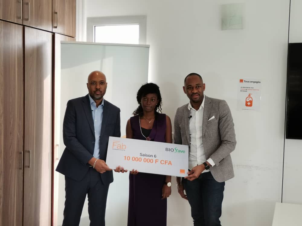 CI_Orange's tweet photo. La startup #BIOSAVE dont l'application ambitionne d'aider les agriculteurs à recycler leurs déchets pour en faire de l'engrais reçoit son appui financier.
#OrangeFab #OpérateurDigitalEngagé https://t.co/l1vjJnMFQ5