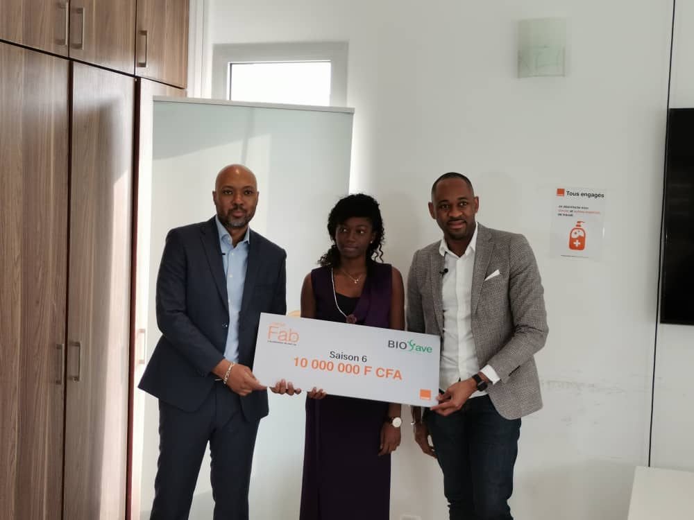 CI_Orange's tweet photo. La startup #BIOSAVE dont l'application ambitionne d'aider les agriculteurs à recycler leurs déchets pour en faire de l'engrais reçoit son appui financier.
#OrangeFab #OpérateurDigitalEngagé https://t.co/l1vjJnMFQ5