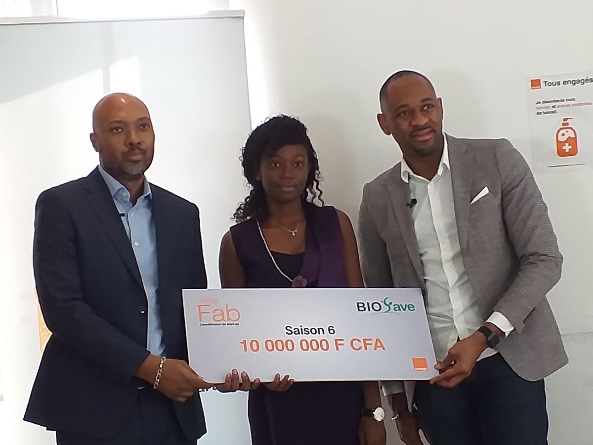CI_Orange's tweet photo. La startup #BIOSAVE dont l'application ambitionne d'aider les agriculteurs à recycler leurs déchets pour en faire de l'engrais reçoit son appui financier.
#OrangeFab #OpérateurDigitalEngagé https://t.co/l1vjJnMFQ5