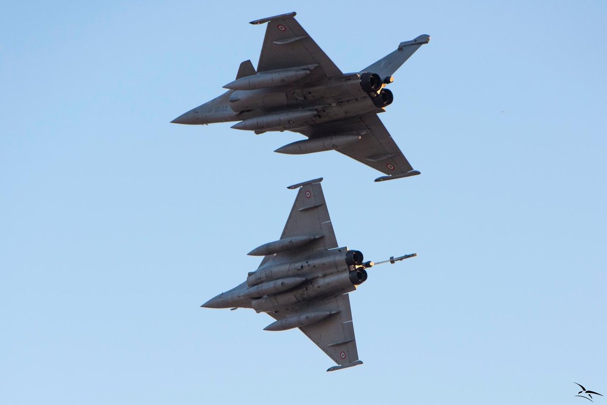 ChrTell's tweet image. #Rafale, Mirage 2000-5, Mirage 2000D, A330 Phénix, Casa, Puma... Les équipages de l’@Armee_de_lair s’exercent à l’Entry Force à #Djibouti. Objectif : se préparer aux conflits de demain, dans un cadre d’entraînement hors-norme #fildefense #AvGeek 

➡️ defense.gouv.fr/air/actus-air/…