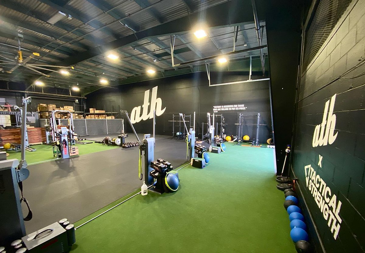 athsport_co's tweet image. End the week strong 💪🏽 #athohana #teamath #athtrainingcenter tacticalstrength_hawaii