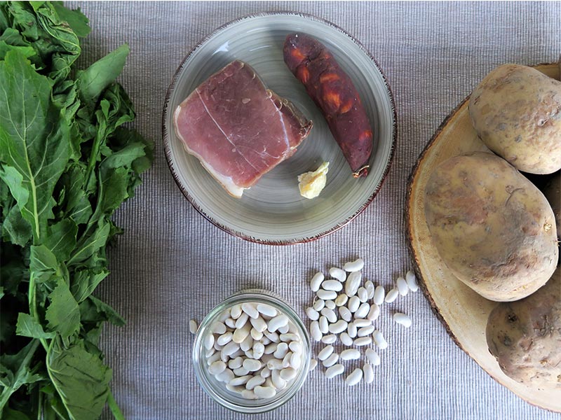 Gastroactivity's tweet photo. ¿Quieres entrar en calor? Prepara un Pote Gallego, una receta facilísima y deliciosa 🥄🥣 #potegallego #receta #recetadeinvierno
https://t.co/GkvarbUWqi https://t.co/4i9rwU2R3Q