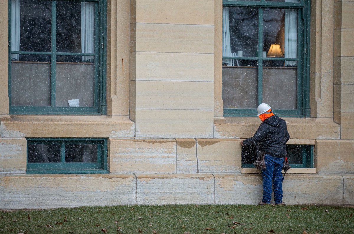 Plywood goes up around the Illinois State Capitol as Gov. JB Pritzker announced Friday that he has activated members of the Illinois National Guard amid threats of armed protests. sj-r.com/story/news/202…