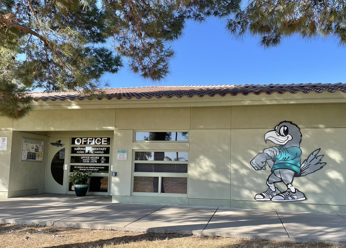 hawks_harris's tweet photo. Students are lovin our new gigantic Harris Hawk! It’s exactly what the front of our school needed! Thank you student council, what an awesome 2020/21 donation! @GPS_District https://t.co/GQyVQ9vbvY