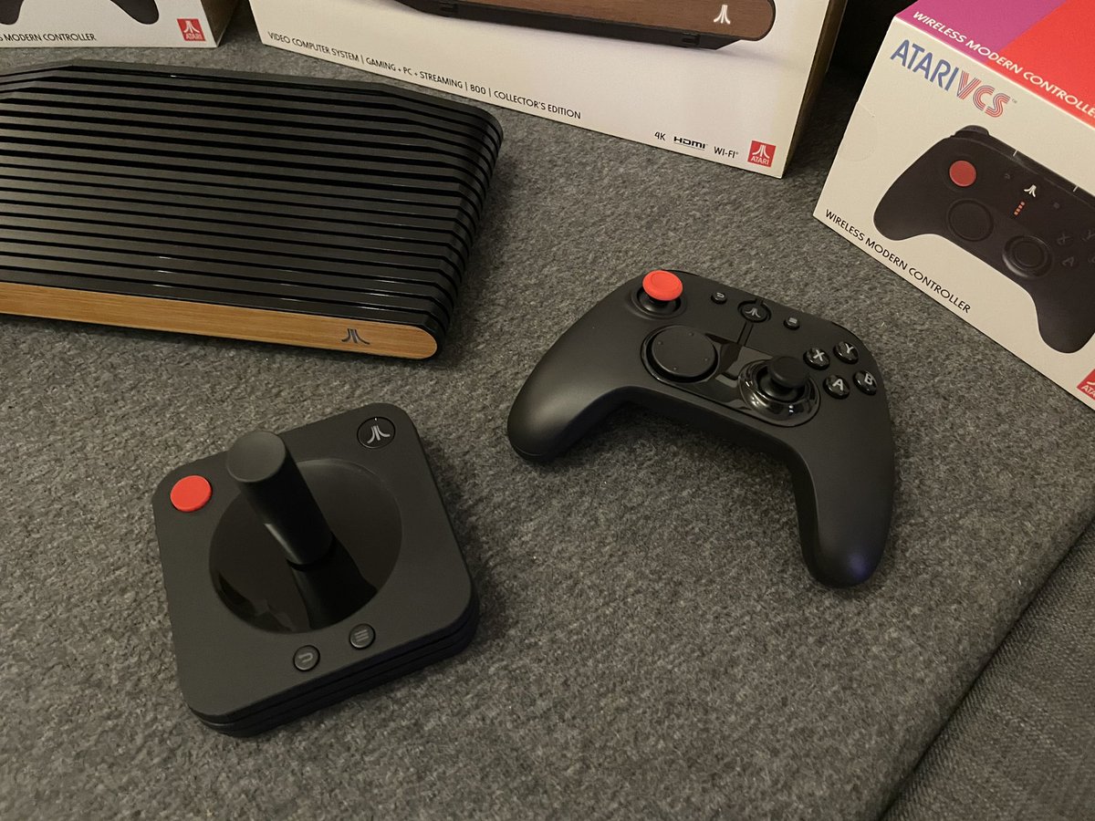 Tak XBox má konečně kamaráda 🤪 #atari #atarivcs #retro #retrogaming