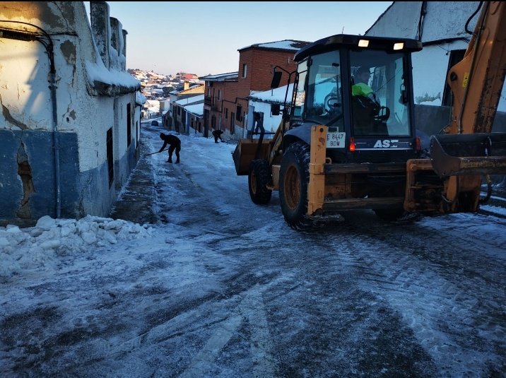 FUTER_ET's tweet photo. #BuenasNoches a la #BRIX desde #Toledo, #BRIXI desde #CabanillasdelCampo
#MAAA en #Valdemoro; la
#BRIPAC y #FAMET trabajando en #Fuenlabrada, #BRIXII en Valdemoro y la #BRI_I desinfectando en Utrillas @EjercitoTierra
Sin Novedad mi Capitán !!!!
#BorrascaFilomena
#MisionBaluarte https://t.co/9I1CCu0zyh