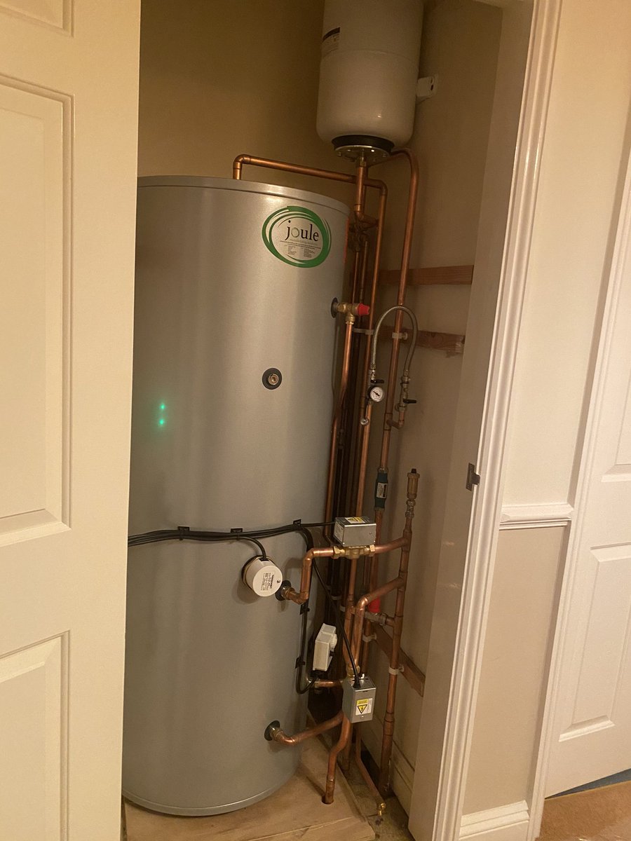 robfoster_85's tweet image. This weeks job was a nice one nightmare waiting for Cadent though 2 hours I didn’t have spare 😩. #idealvoguemax #joulecylinders #pressureproblems
