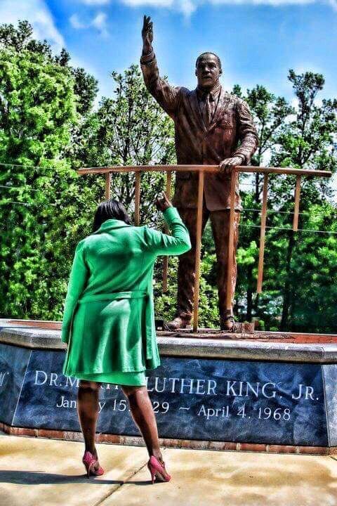 akasorority1908's tweet photo. At the stroke of midnight, a celebration of two momentous occasions began! Happy Birthday Dr. Martin Luther King, Jr! This picture depicts the true essence of the day! Life has never been the same.
#HappyBirthdayMLK
#AKA1908wastheyearitbegan
#AKAFoundersDay https://t.co/HTLXa9WVBS