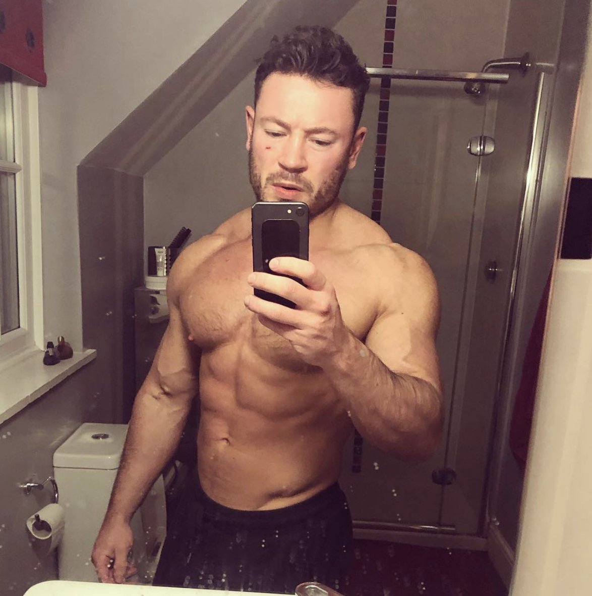 1. INTRO The information I'm going to give you today is training focused. So please remember that these fundamentals also need to be covered as well:- Calorie Surplus- Protein at 1g per lb of bodyweight- Sleep