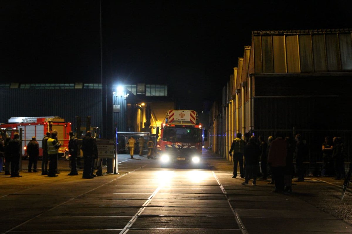 112ovnl's tweet photo. Filter van machine vat vlam bij metaalbedrijf in Vriezenveen
https://t.co/Jv1AgpONr1 | 
#Overijssel #nieuws
VRIEZENVEEN - Vrijdagavond moest de brandweer uitrukken voor een brandmelding bij meta... https://t.co/UuBsIMj8S1