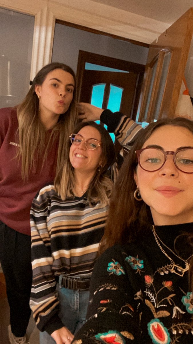 Res que no solucioni una (llarga) estona amb elles✨ <a href="/ruvvvi/">Maria Rovira</a> <a href="/ClaudiaGrauG/">Clàudia Grau</a>