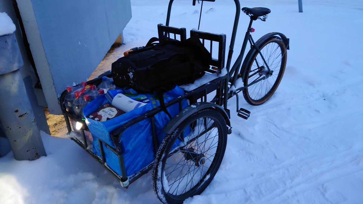 Back at home with my 49 kg of groceries on a 48 kg bike. Thank you for joining me on this 55 minutes of my life, of which perhaps 40 were spent in Lidl trying to decide what to buy  14/x