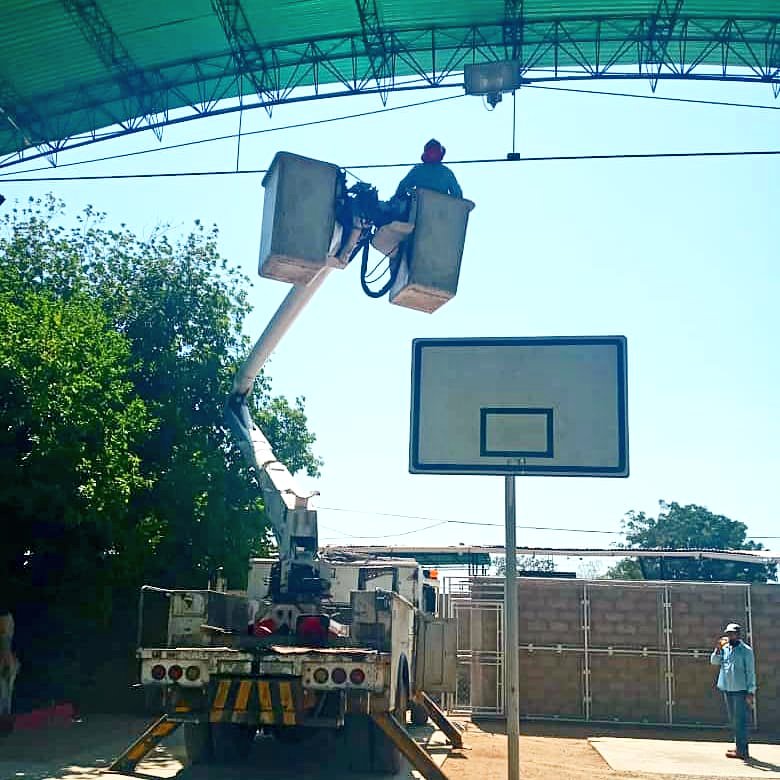 DirwingsSF's tweet photo. Seguimos trabajando de manera ardua con el equipo de Servicios Públicos y en esta oportunidad Corpoelec nos apoyo para realizar los trabajos de luminaria en la escuela Betulio González de la parroquia San Francisco.
-
¡Con AMOR todo es posible! https://t.co/MndUGYADnG
