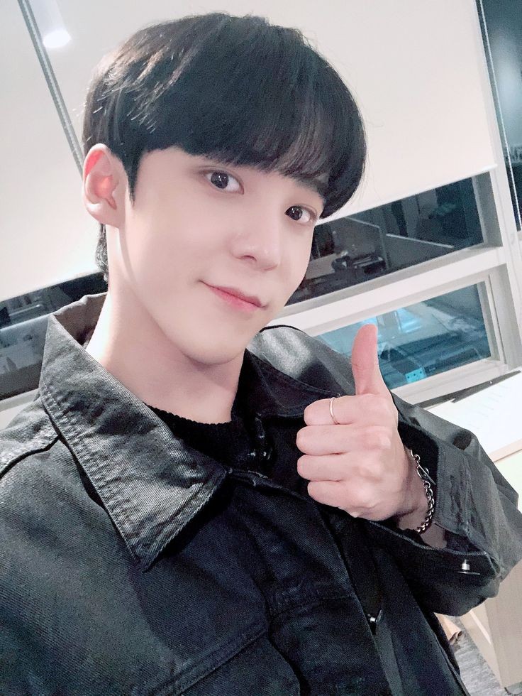 #YUNHO 

oioi atiny! Como estão? Espero que bem, estão se alimentando? Bebendo água? Comendo direitinho? Esperem por mais novidades ateez trará bastante!!!!! yunho ama vocês!