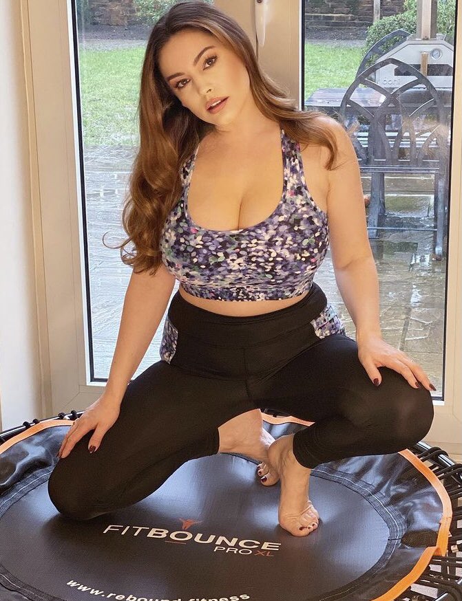 HotCelebs82's tweet photo. Kelly Brook https://t.co/23IVbDwYpk