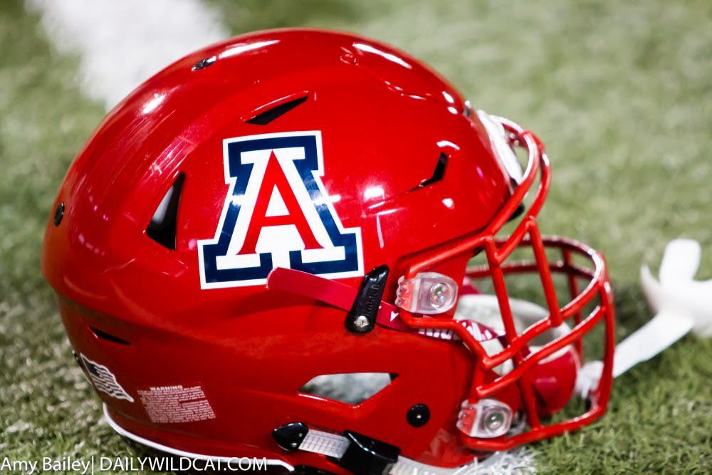 anthony_gonzo1's tweet photo. After a great conversation with coach walker I am ecstatic to share that I have been offered a PWO to the University of Arizona! 🐻🔻🔹 #BearDown @CoachMohns @CoachDWalkAZ https://t.co/kxWjzT5V55