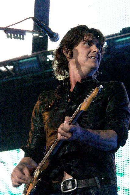 Skull_of_Rock's tweet photo. 15 de enero de 1964. Nace Saúl Hernández en Ciudad de México, Mexico. Es un músico, compositor y cantante mexicano. Es el líder de la banda mexicana de rock Caifanes, con los cuales consiguió ser uno de los pilares y figuras mas destacadas en la escena de https://t.co/B9SuUaK1dy https://t.co/d2PTyHCabh