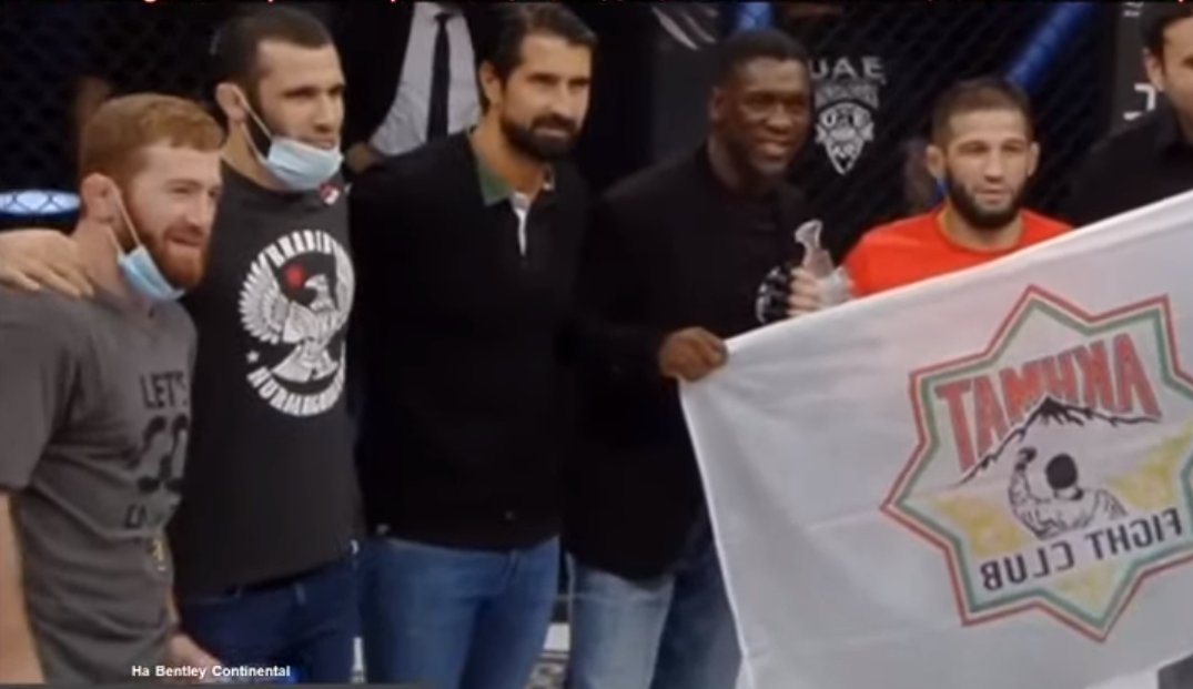 Barrelelapierna's tweet photo. Aparecio Seedorf jaja #EFC32 #UAEWarriors32 https://t.co/1XVRE8ATSj