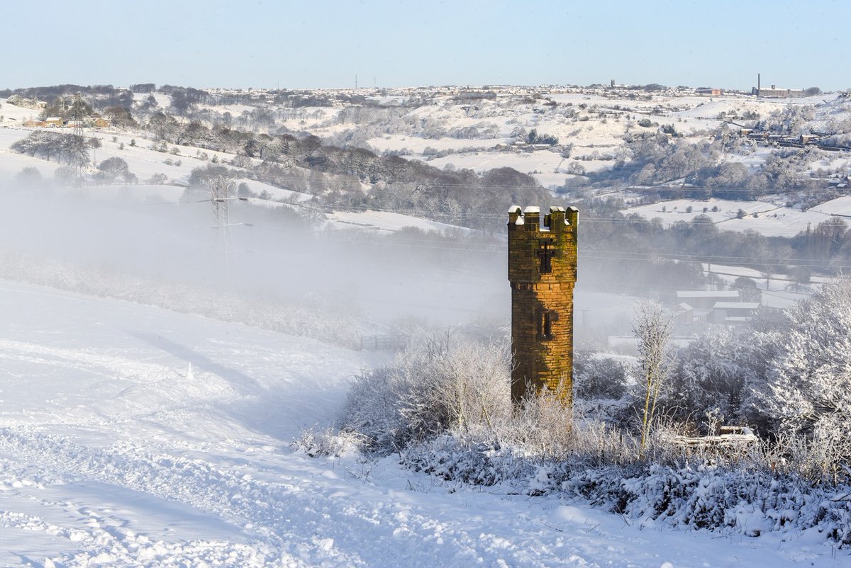 Peeping through the mist #wainhousetower #coronachimney <a href="/walkerpit/">Walker Pitman</a> <a href="/HXCourier/">Halifax Courier</a> <a href="/TheBeaconHx/">The Beacon Halifax</a> #yorkshire #Halifax #winter #weather #mist #photooftheday