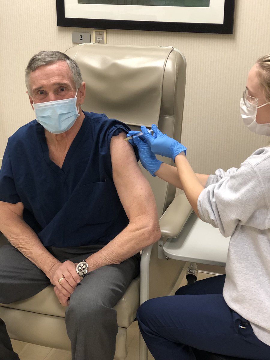 ThePhysicians's tweet photo. Our very own Dr. Randy Rizor getting his COVID vaccine to ensure the safety of our staff, patients, family and friends. We will continue with our vaccinations next week. https://t.co/IckWAlZGSu